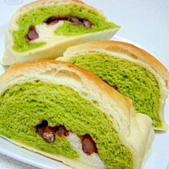 抹茶とプレーンのうずまきパン